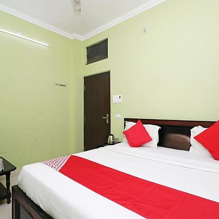 Capital O 11480 Hotel Blue Star Benares Buitenkant foto