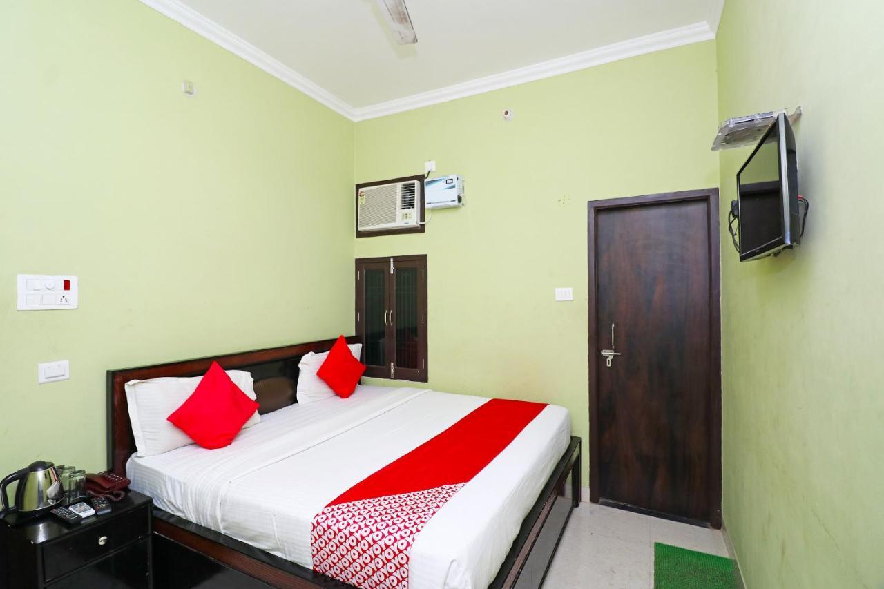Capital O 11480 Hotel Blue Star Benares Buitenkant foto
