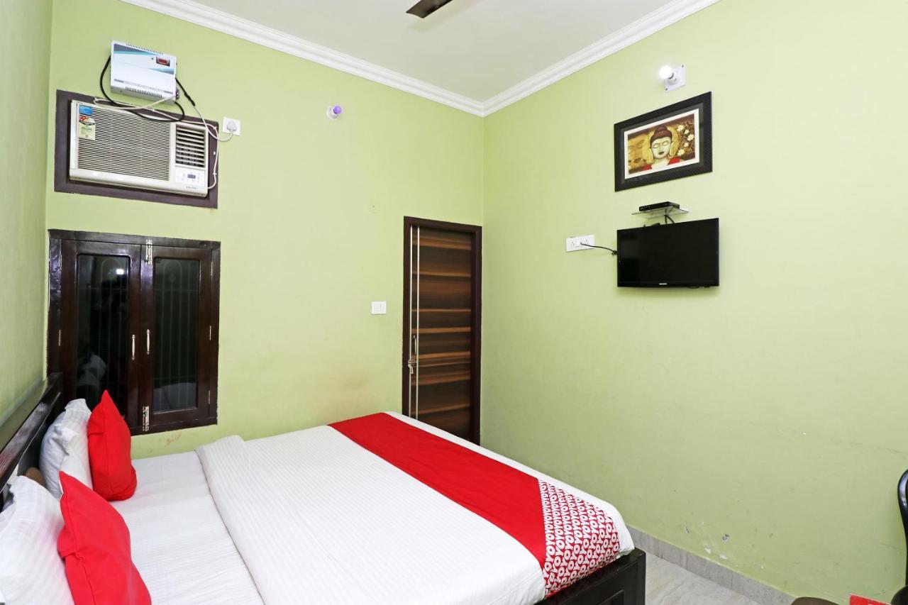 Capital O 11480 Hotel Blue Star Benares Buitenkant foto