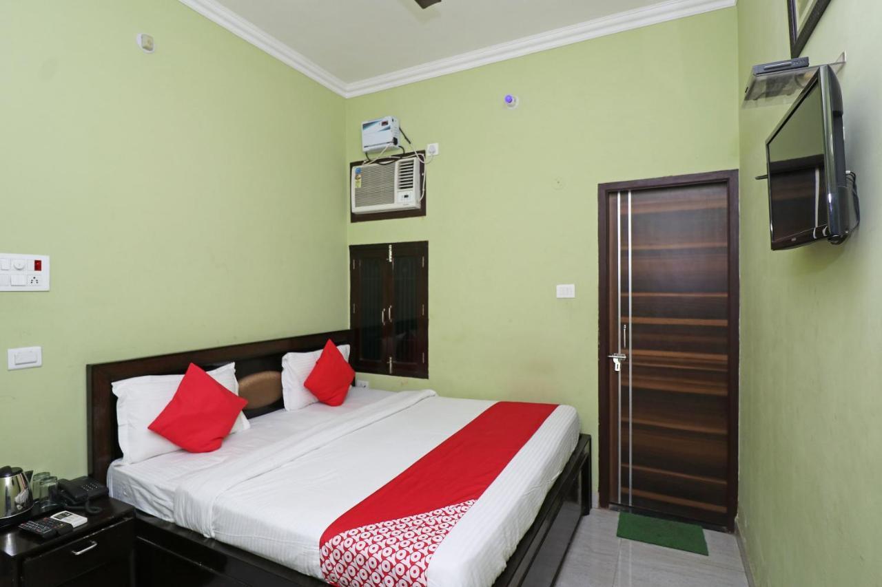 Capital O 11480 Hotel Blue Star Benares Buitenkant foto
