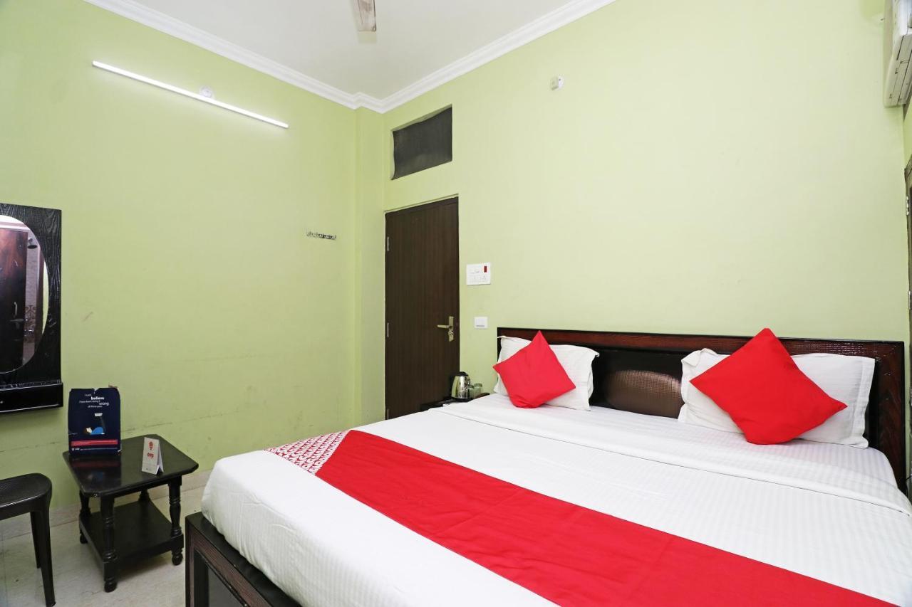 Capital O 11480 Hotel Blue Star Benares Buitenkant foto