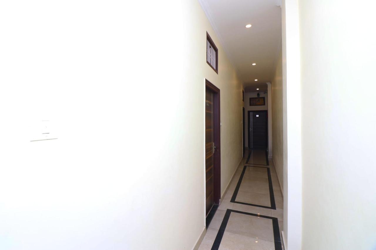Capital O 11480 Hotel Blue Star Benares Buitenkant foto