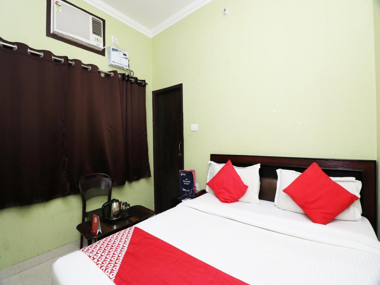 Capital O 11480 Hotel Blue Star Benares Buitenkant foto