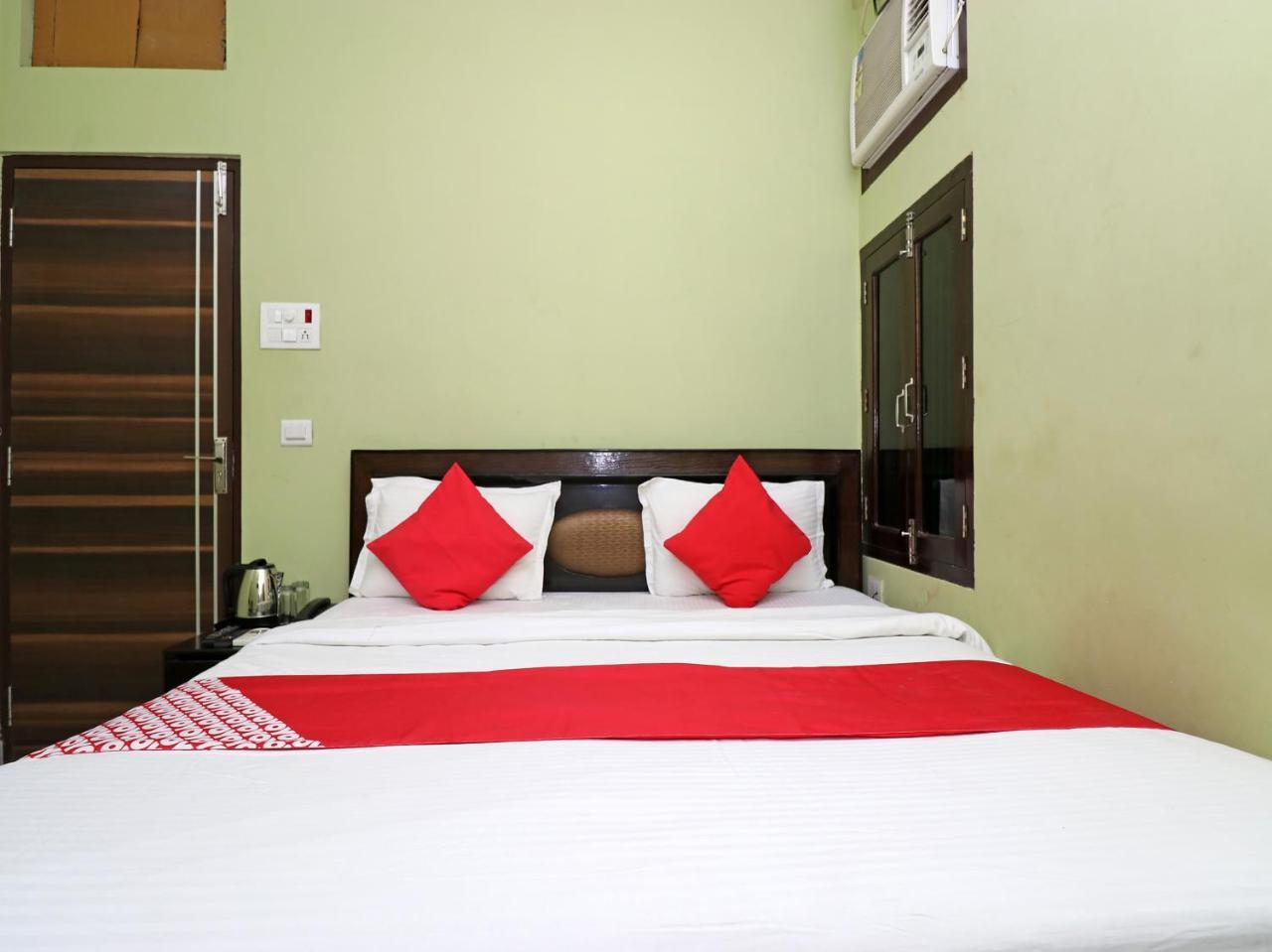 Capital O 11480 Hotel Blue Star Benares Buitenkant foto