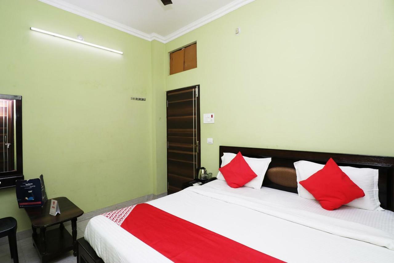 Capital O 11480 Hotel Blue Star Benares Buitenkant foto