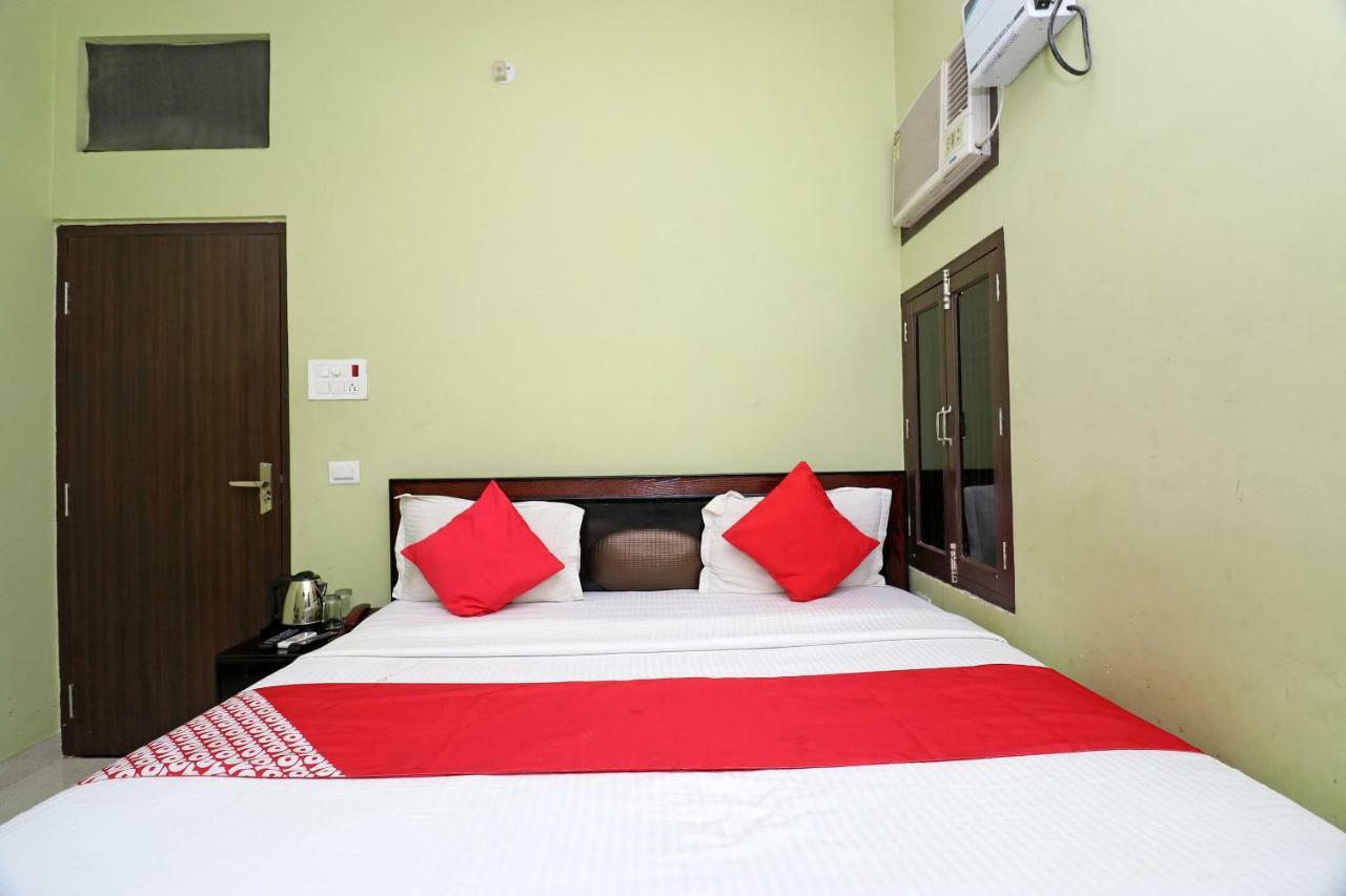 Capital O 11480 Hotel Blue Star Benares Buitenkant foto
